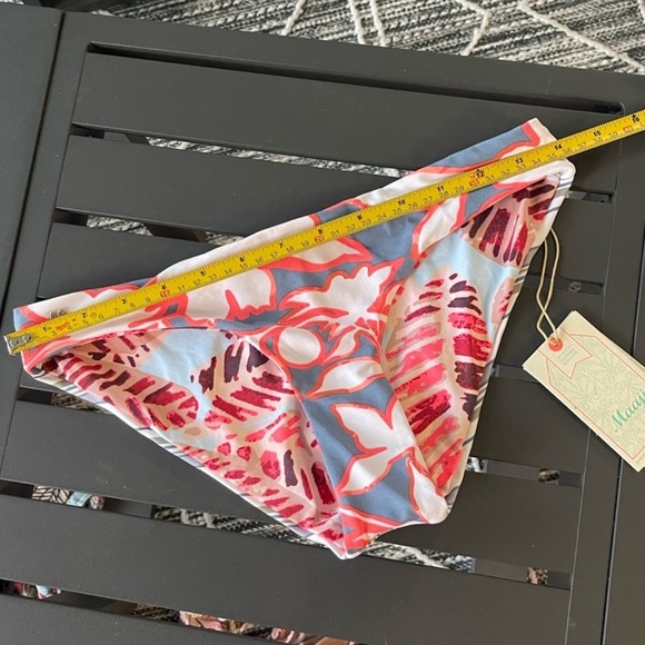 Maaji Paper Flowers Reversible Bikini Bottoms. - Picture 6 of 8